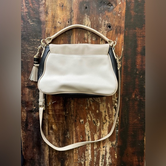 Guess cross body 3 tone purse - Picture 2 of 16